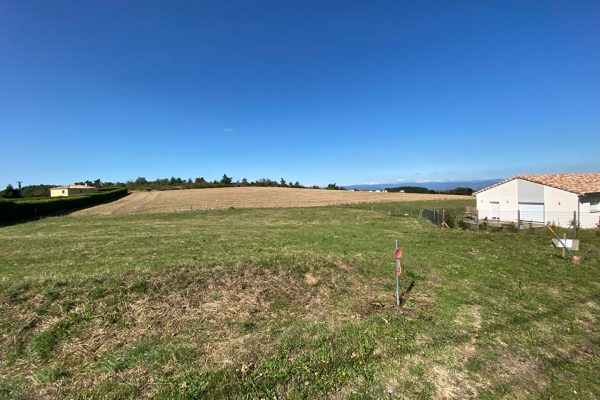 TERRAIN CONSTRUCTIBLE – SAINT ROMAIN DE LERPS