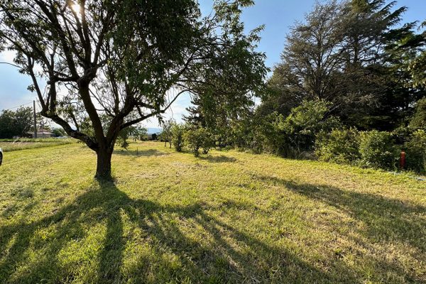 Sur la commune de Chabeuil Terrain 1148 m2