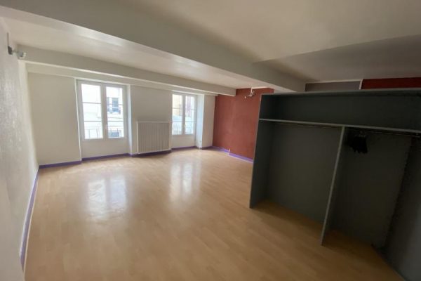 STUDIO VALENCE – 1 pièce(s) – 45 m2