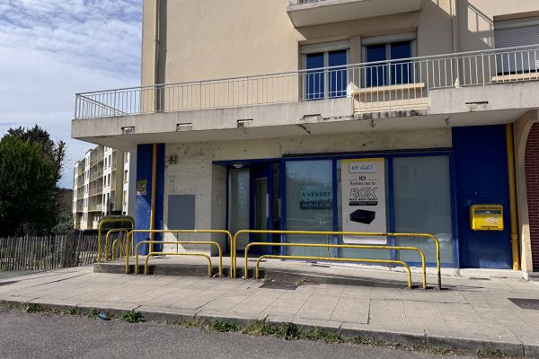 Local commercial à Châteauvert  de 90.20 m2