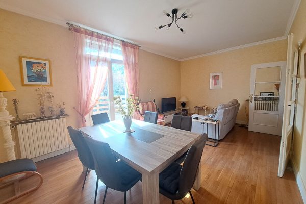 Ensemble Immobilier avec jardin , cave et garage à vendre qut Chateauvert