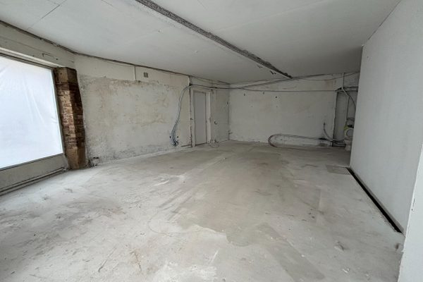 Local commercial  2 pièce(s) 100 m2