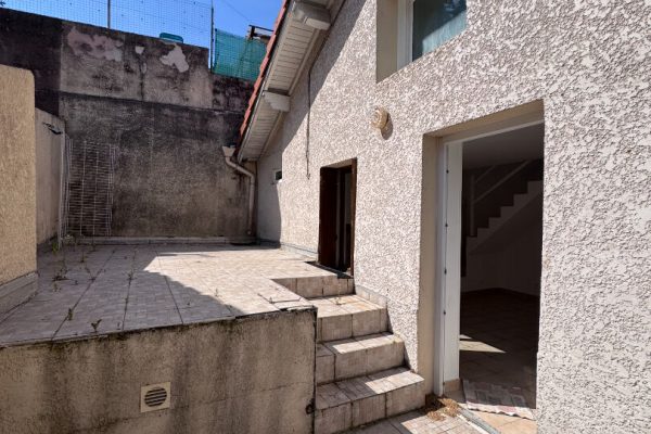 MAISON T2 avec terrasse.