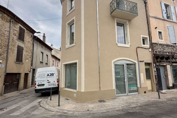 Local commercial  2 pièce(s) 100 m2