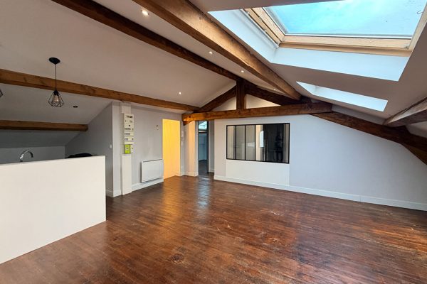 Proche de Camillle Vernet T3 de 83m² habitable.