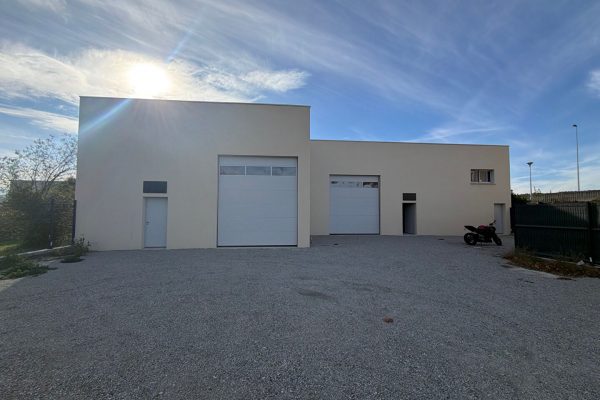 Local d&rsquo;activité de 165 m² dans un bâtiment neuf, fonctionnel et très bien situé, idéal pour une entreprise