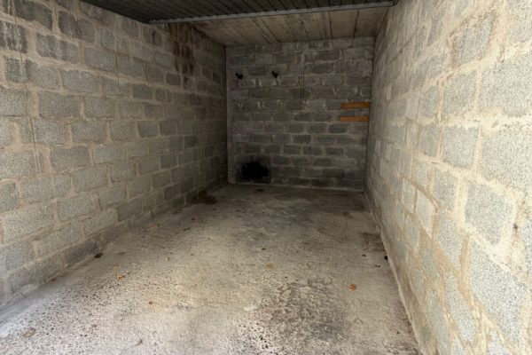 Parking / box Valence 15 m2