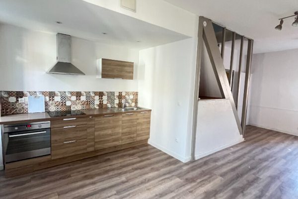 Maison de ville avec garage – Tournon sur Rhône