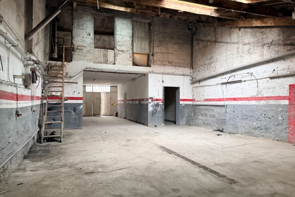 Immeuble / Local de 255m²