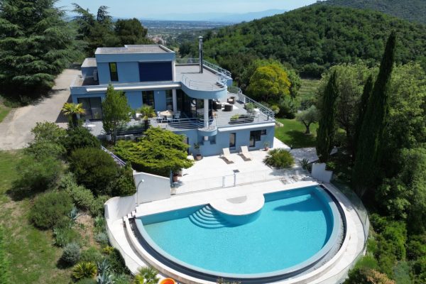 VILLA CONTEMPORAINE 310 m2